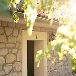 Madunic With Private Swimming Pool *
