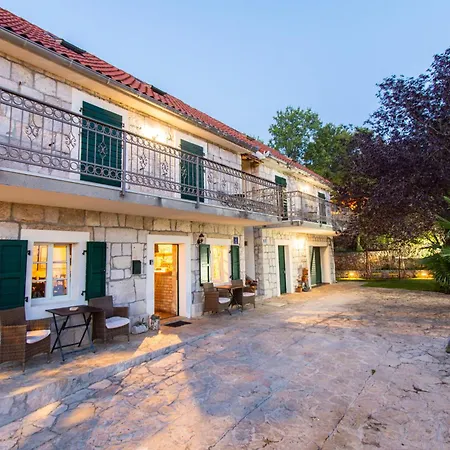 Villa Madunic With Private Swimming Pool *