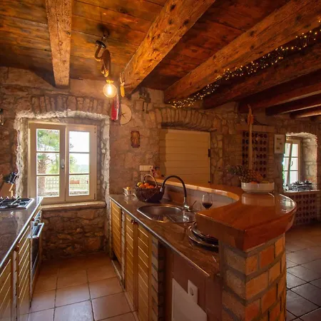 Madunic With Private Swimming Pool Villa