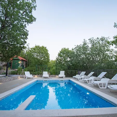 Madunic With Private Swimming Pool Villa *