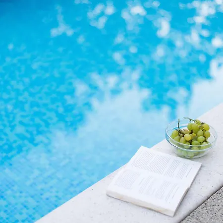 Madunic With Private Swimming Pool *