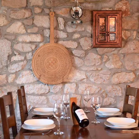Villa Madunic With Private Swimming Pool